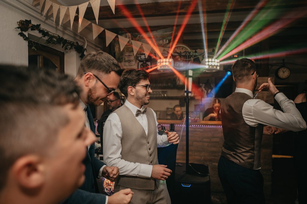 Buli fotózása egy szegedi esküvőn
